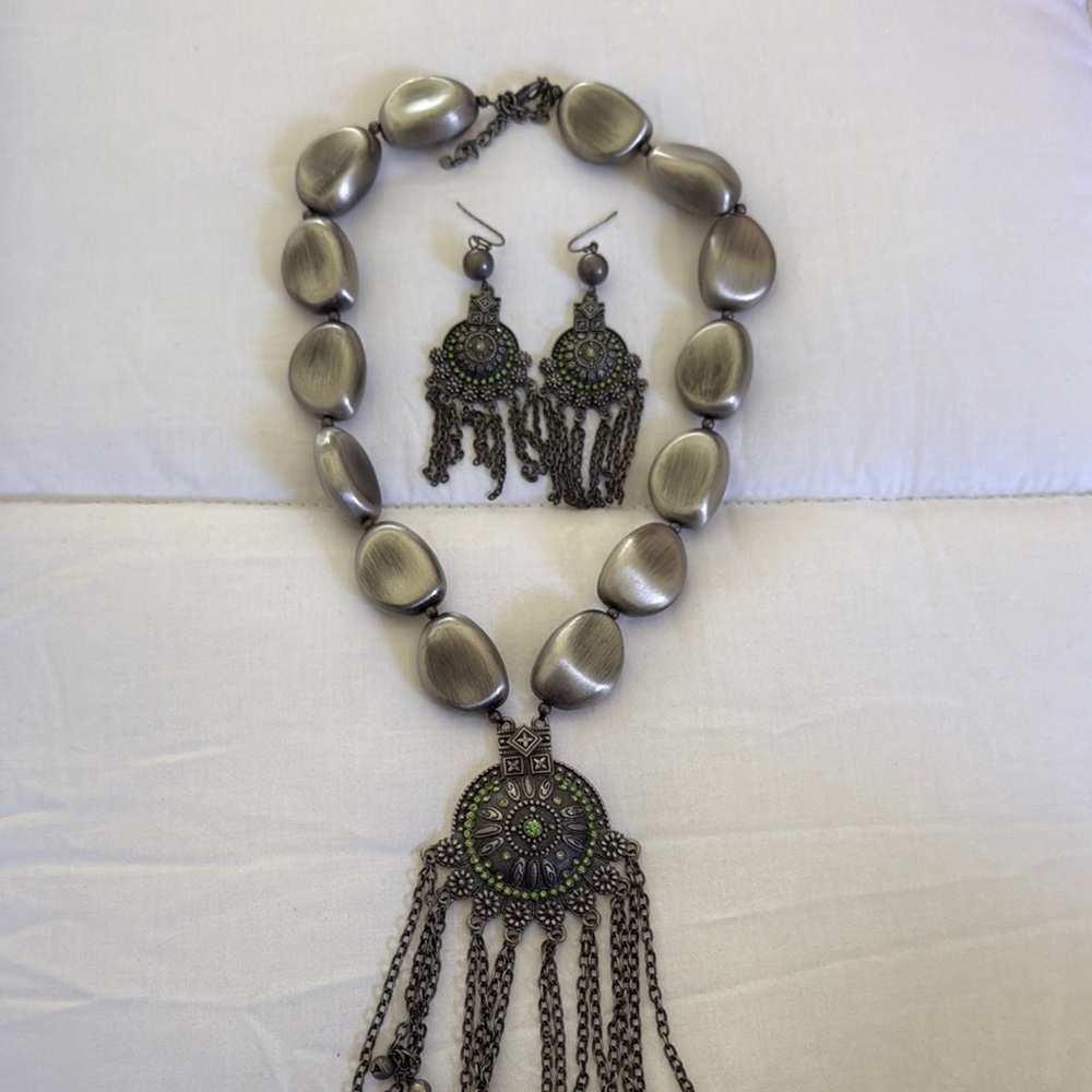 Elegant Silver Necklace and Earring Set